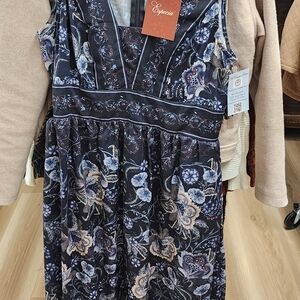 Chic Floral V-Neck Dress